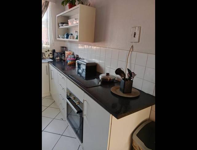 2 BEDROOM APARTMENT FOR SALE IN WEST TURFFONTEIN